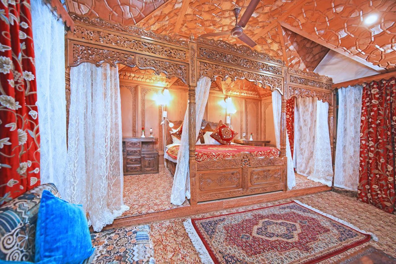 Kolu Group Of Houseboats Hotel Srinagar  Ngoại thất bức ảnh