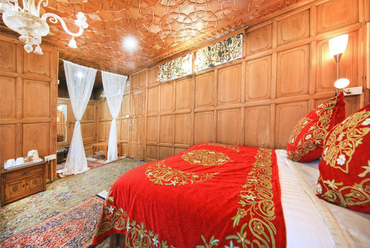 Kolu Group Of Houseboats Hotel Srinagar  Ngoại thất bức ảnh