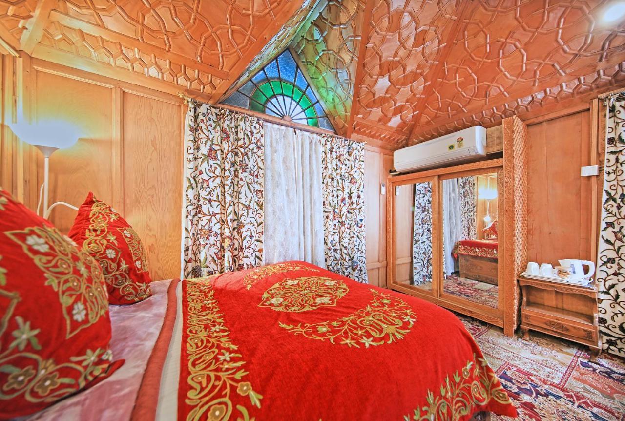 Kolu Group Of Houseboats Hotel Srinagar  Ngoại thất bức ảnh