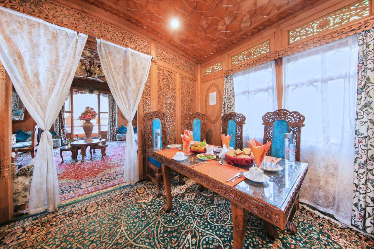 Kolu Group Of Houseboats Hotel Srinagar  Ngoại thất bức ảnh